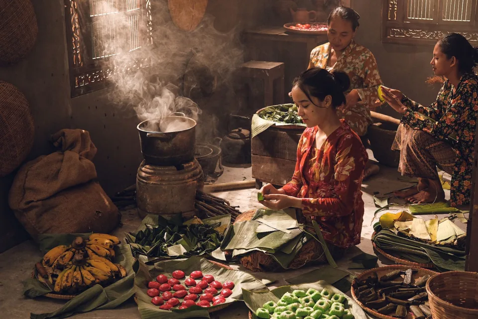 Bàn lẩu nóng hổi