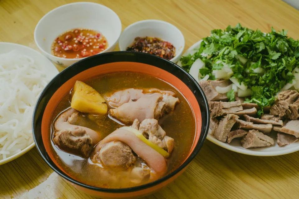 Bàn nhậu cuối tuần